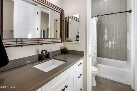 Bath - 4350 E Kings Ave, Phoenix, AZ 85032 photo 5 of 8
