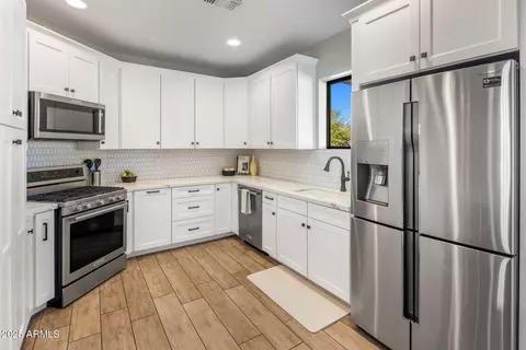 Kitchen - 4350 E Kings Ave, Phoenix, AZ 85032 photo 4 of 4