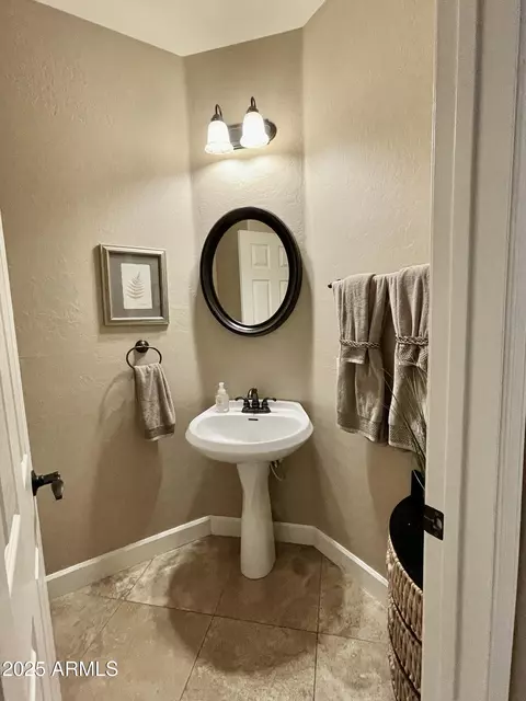 Bath - 861 E Toledo St, Gilbert, AZ 85295 photo 4 of 8