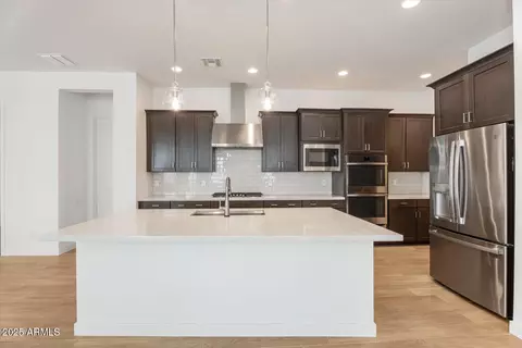 Kitchen - 1113 E La Mirada Dr, Phoenix, AZ 85042 photo 1 of 2