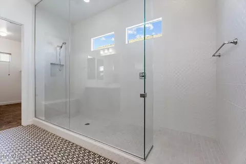 Bath - 1113 E La Mirada Dr, Phoenix, AZ 85042 photo 2 of 3