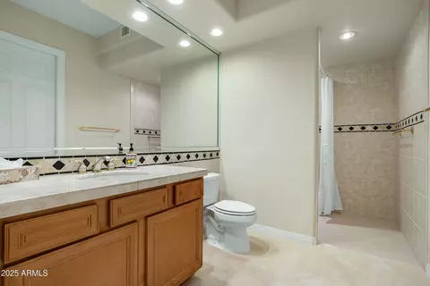 Bath - 2646 E Spring Rd, Phoenix, AZ 85032 photo 2 of 4