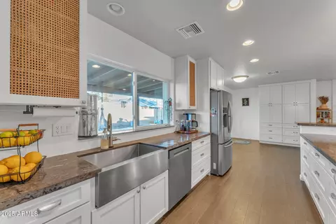 222 E Saint John Rd, Phoenix, AZ 85022