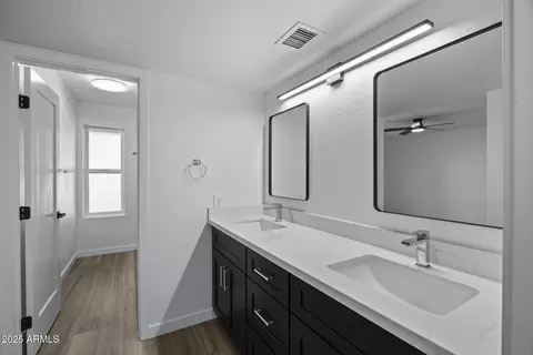 Bath - 108 E Angela Dr, Phoenix, AZ 85022 photo 1 of 5