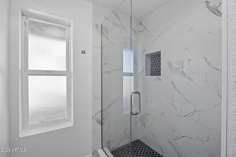 Bath - 108 E Angela Dr, Phoenix, AZ 85022 photo 2 of 5