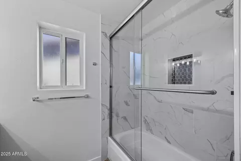 Bath - 108 E Angela Dr, Phoenix, AZ 85022 photo 5 of 5