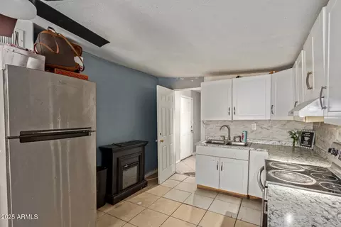 6337 W Mitchell Dr, Phoenix, AZ 85033 photo 4