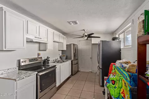 6337 W Mitchell Dr, Phoenix, AZ 85033 photo 2