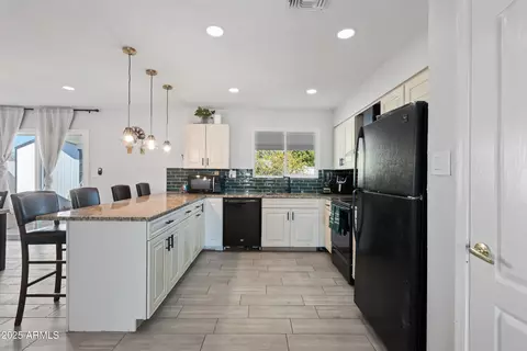 Kitchen - 1344 Ellis Cir, Mesa, AZ 85203 photo 5 of 7
