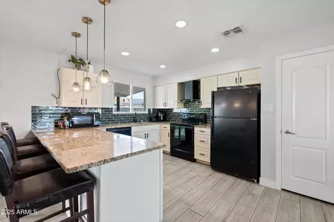 Kitchen - 1344 Ellis Cir, Mesa, AZ 85203 photo 6 of 7