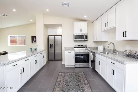 3215 E Captain Dreyfus Ave, Phoenix, AZ 85032 photo 13