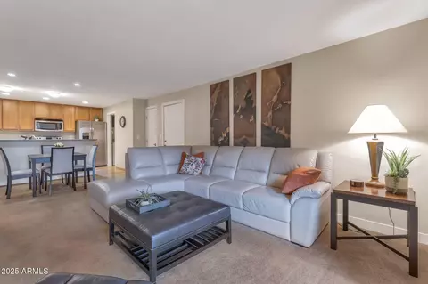 4704 E Paradise Village Pkwy N #239, Phoenix, AZ 85032