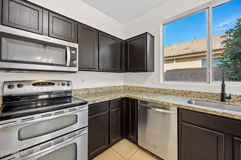 Kitchen - 3383 E Santa Fe Ln, Gilbert, AZ 85297 photo 3 of 3