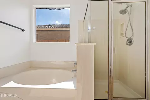 Bath - 3383 E Santa Fe Ln, Gilbert, AZ 85297 photo 4 of 5