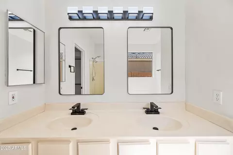 Bath - 3383 E Santa Fe Ln, Gilbert, AZ 85297 photo 2 of 5