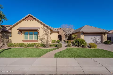 2952 E Warbler Rd, Gilbert, AZ 85297