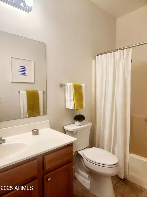 Bath - 2441 W Beverly Rd, Phoenix, AZ 85041 photo 3 of 3