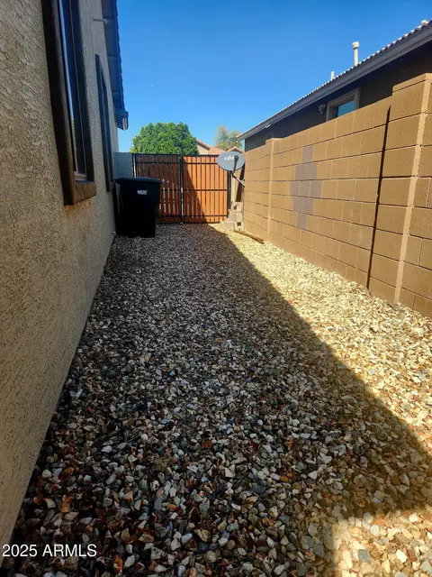 Exterior - 2441 W Beverly Rd, Phoenix, AZ 85041 photo 4 of 4