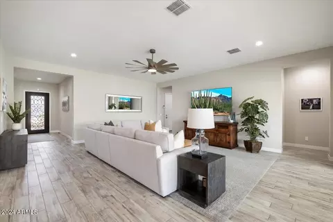 3015 E Daley Ln, Phoenix, AZ 85050 photo 3