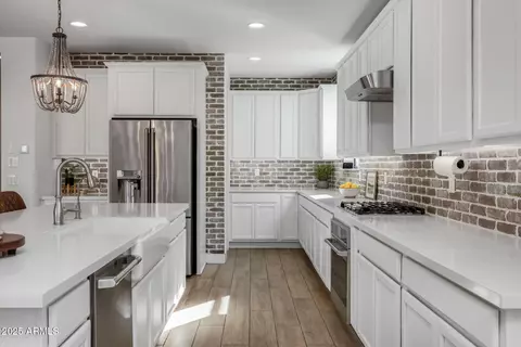 Kitchen - 9846 E Resistance Ave, Mesa, AZ 85212 photo 4 of 4