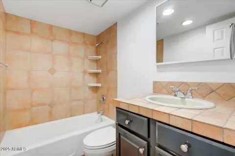 Bath - 1006 E Osborn Rd #C, Phoenix, AZ 85014 photo 2 of 2