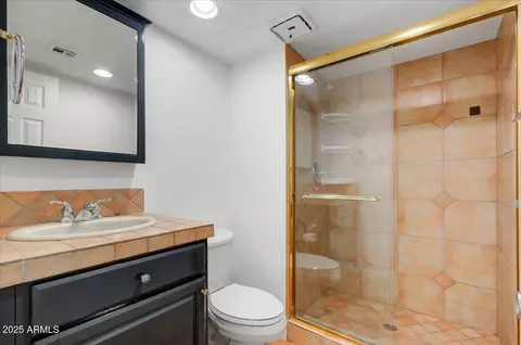 Bath - 1006 E Osborn Rd #C, Phoenix, AZ 85014 photo 1 of 2