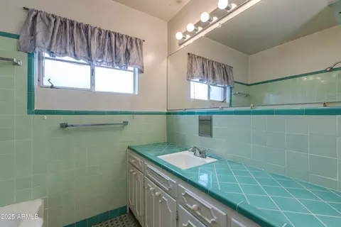 3809 E Highland Ave, Phoenix, AZ 85018 photo 10