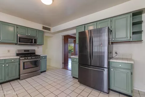 3809 E Highland Ave, Phoenix, AZ 85018 photo 6