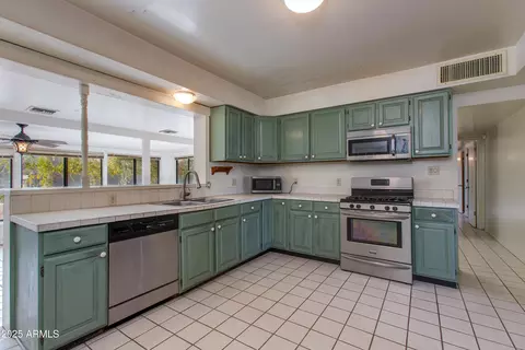 3809 E Highland Ave, Phoenix, AZ 85018 photo 7