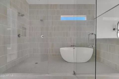 Bath - 1604 E Sheena Dr, Phoenix, AZ 85022 photo 3 of 9