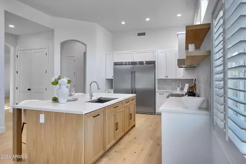 Kitchen - 1604 E Sheena Dr, Phoenix, AZ 85022 photo 5 of 11