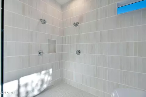 Bath - 1604 E Sheena Dr, Phoenix, AZ 85022 photo 4 of 9