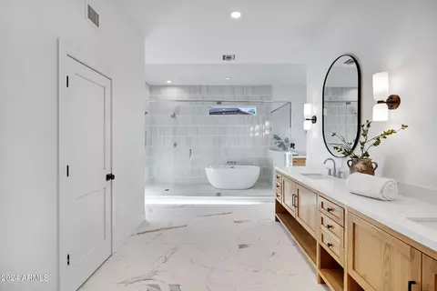 Bath - 1604 E Sheena Dr, Phoenix, AZ 85022 photo 1 of 9