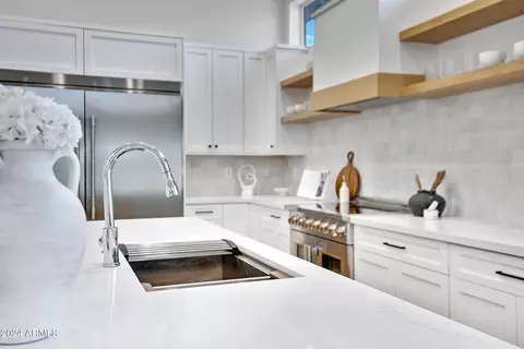 Kitchen - 1604 E Sheena Dr, Phoenix, AZ 85022 photo 10 of 11
