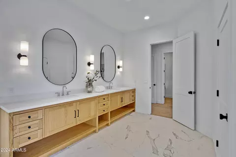 Bath - 1604 E Sheena Dr, Phoenix, AZ 85022 photo 2 of 9
