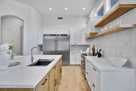 Kitchen - 1604 E Sheena Dr, Phoenix, AZ 85022 photo 6 of 11