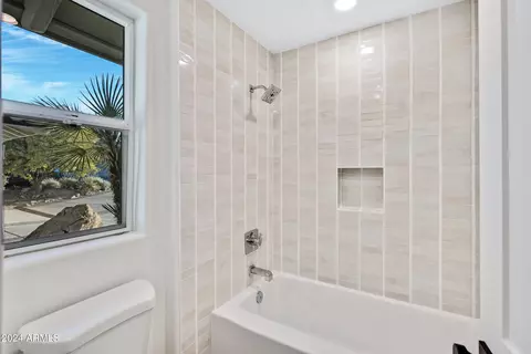 Bath - 1604 E Sheena Dr, Phoenix, AZ 85022 photo 9 of 9