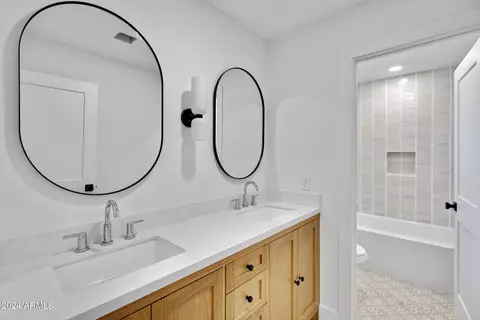 Bath - 1604 E Sheena Dr, Phoenix, AZ 85022 photo 8 of 9