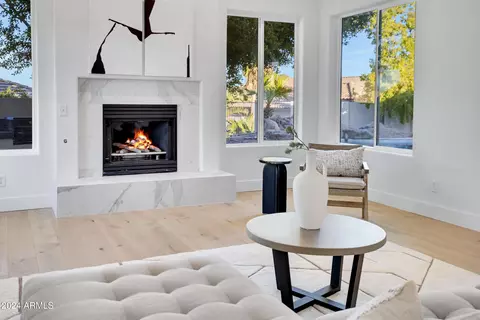 Living - 1604 E Sheena Dr, Phoenix, AZ 85022 photo 2 of 6