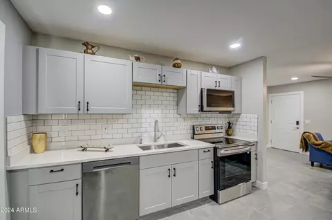 6323 N 65th Dr, Glendale, AZ 85301