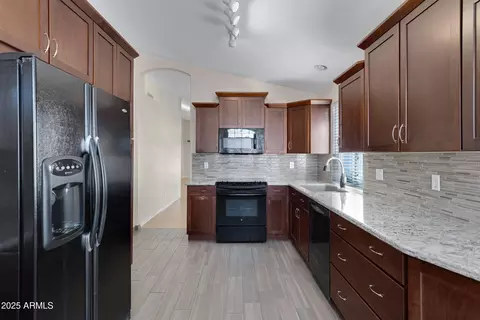 Kitchen - 415 E Glenhaven Dr, Phoenix, AZ 85048 photo 3 of 4