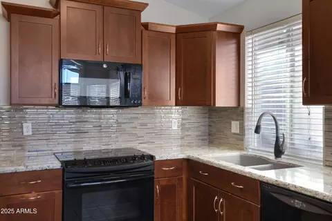 Kitchen - 415 E Glenhaven Dr, Phoenix, AZ 85048 photo 4 of 4