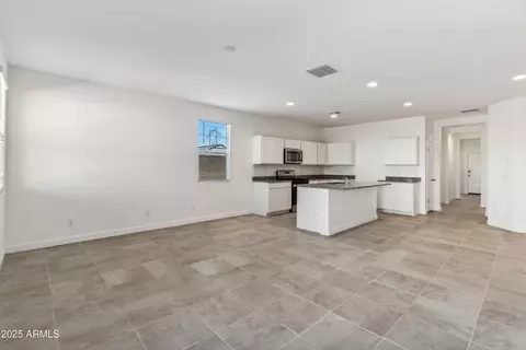 40055 W Venture Rd, Maricopa, AZ 85138