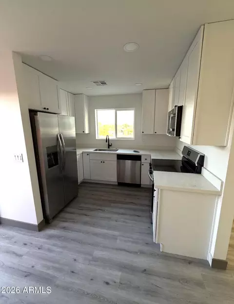 6630 S 11th St #1, Phoenix, AZ 85042