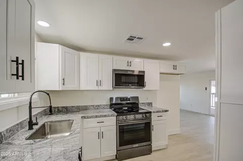 Kitchen - 2657 W Superstition Blvd, Apache Junction, AZ 85120 photo 2 of 3
