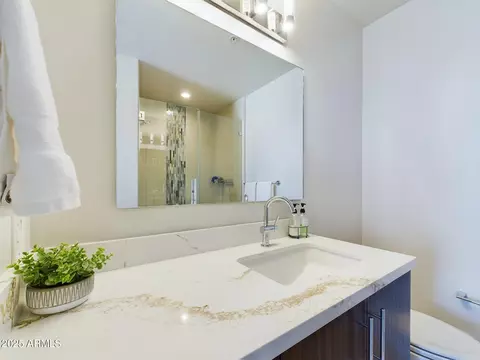 Bath - 1 E Lexington Ave #1507, Phoenix, AZ 85012 photo 2 of 5