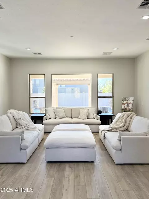 3957 Expedition Way, Phoenix, AZ 85050 photo 8