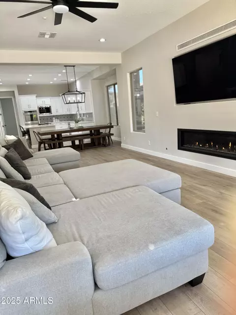3957 Expedition Way, Phoenix, AZ 85050 photo 15
