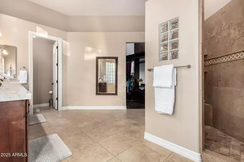 Bath - 4811 E Patrick Ln, Phoenix, AZ 85054 photo 4 of 6