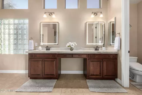 Bath - 4811 E Patrick Ln, Phoenix, AZ 85054 photo 2 of 6